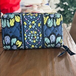 Vera Bradley Floral Quilted Women's Wallet-Indigo Pop retired
